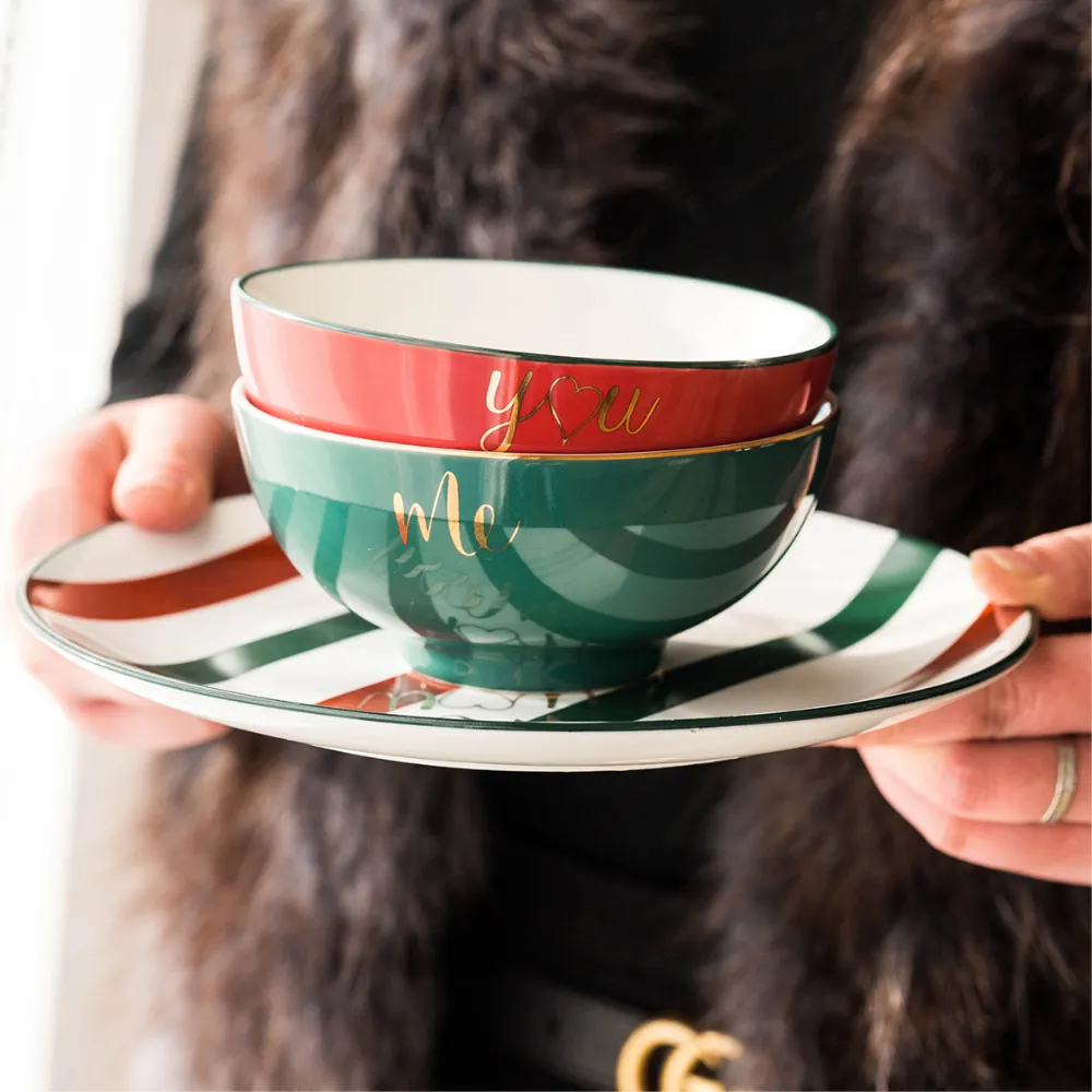 Christmas-Themed Dinnerware