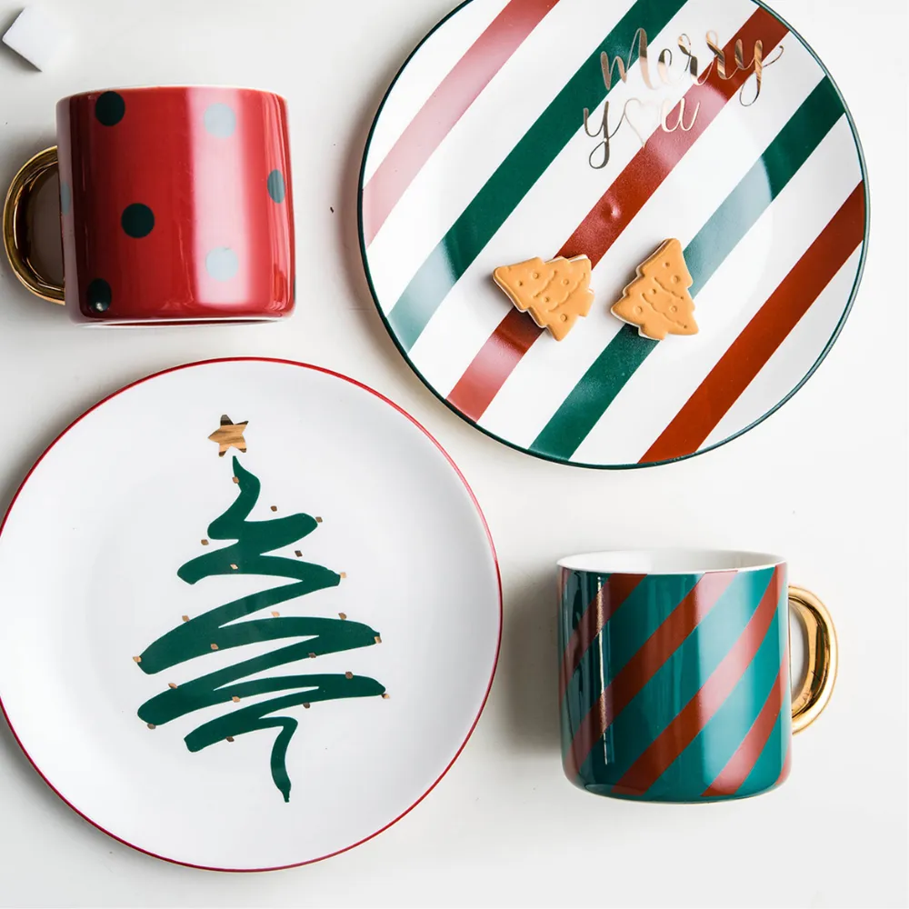 Christmas-Themed Dinnerware