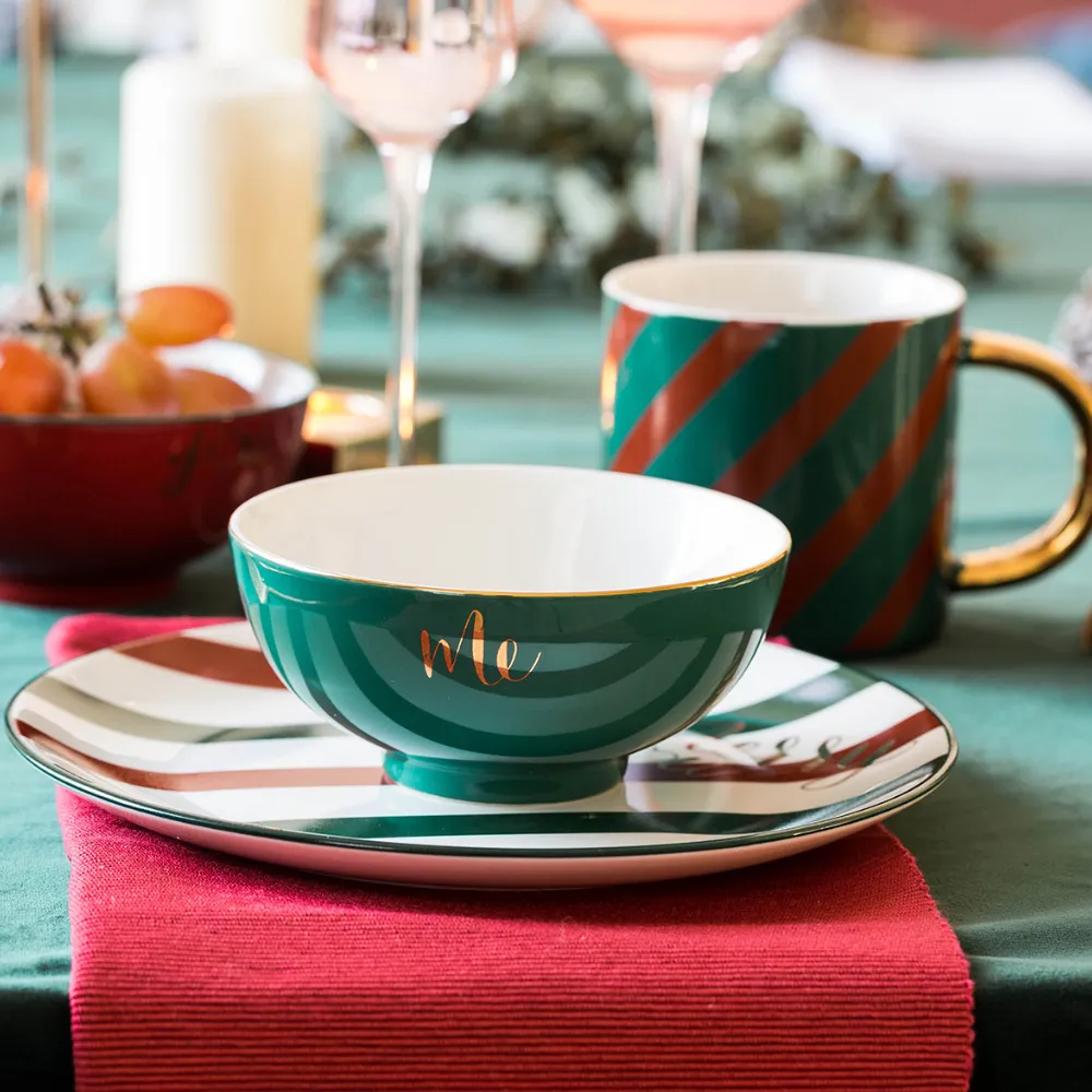 Christmas-Themed Dinnerware