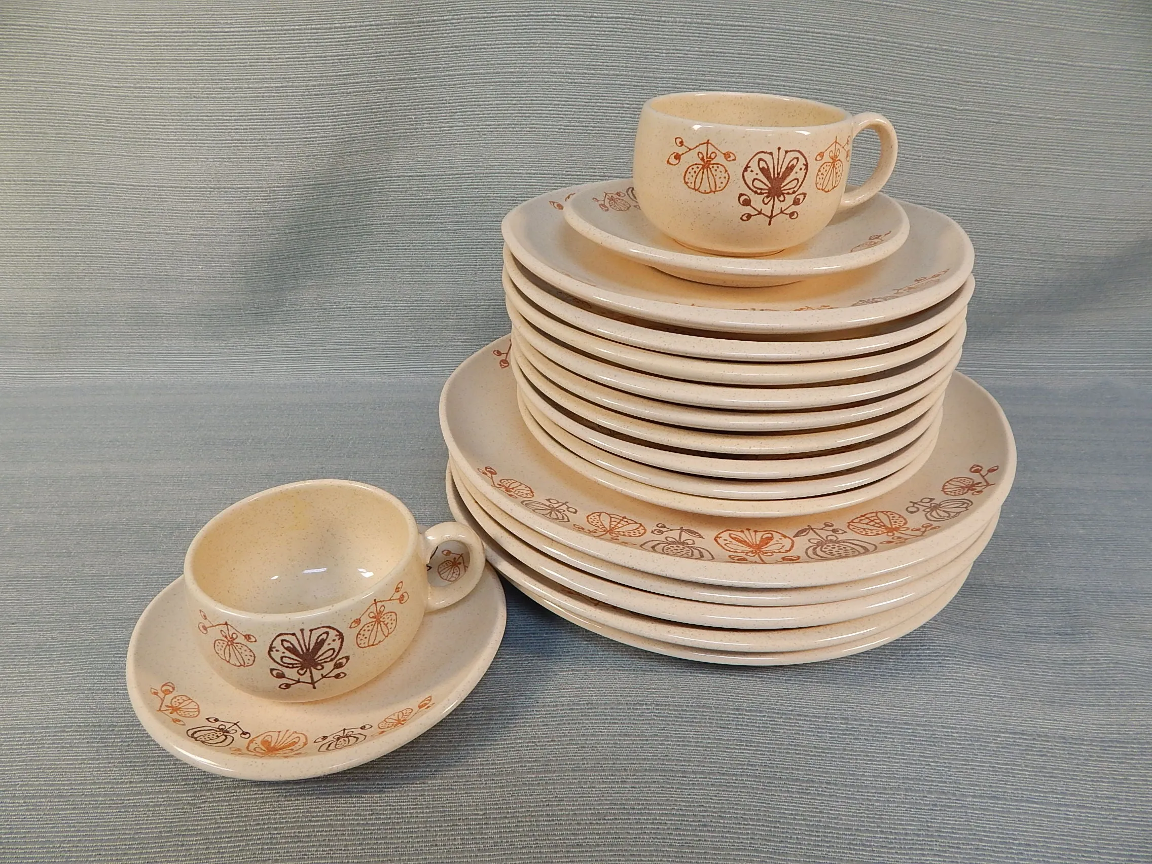 Franciscan Pomegranate MCM Tableware - 18 Pieces